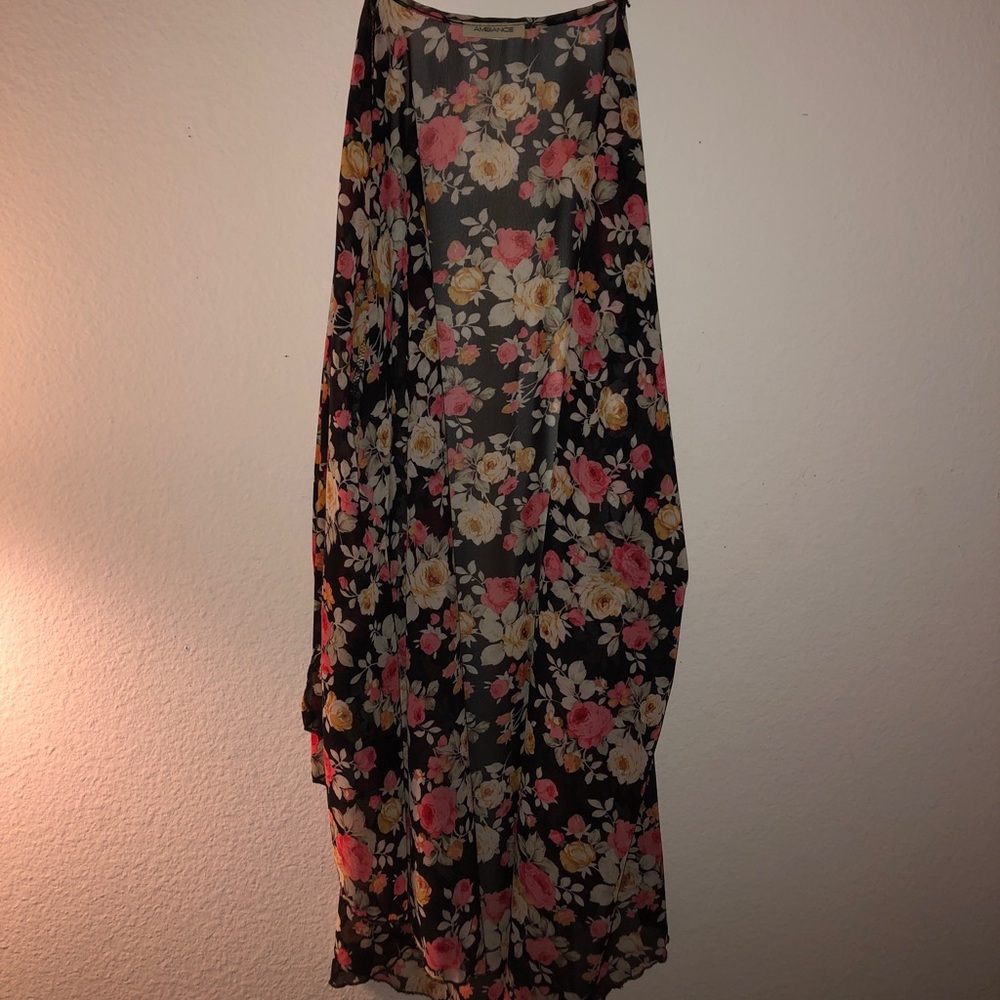 black and red floral short sleeve flowy kimono